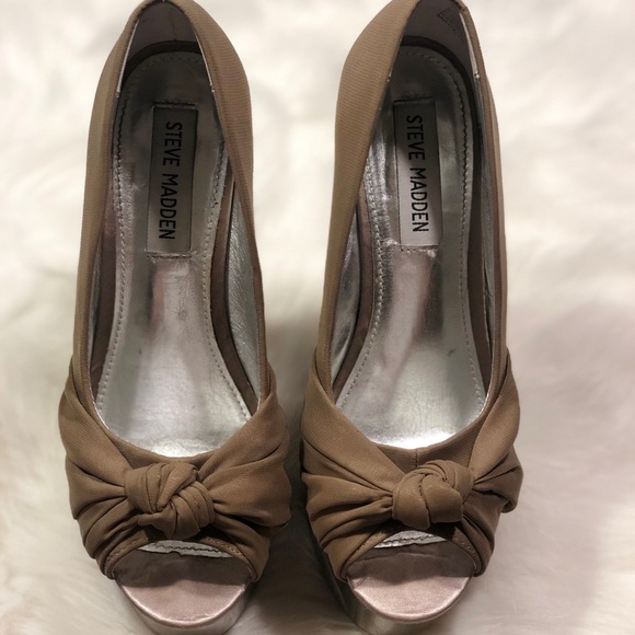 Steve Madden Peep Toe Platforms - Picture 8 of 8